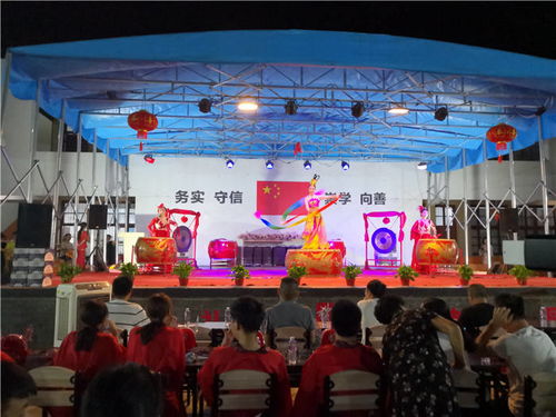 同享文化美 共創(chuàng)小康城 平陽縣鄉(xiāng)村藝術(shù)團助推國家公共文化服務(wù)體系示范區(qū)創(chuàng)建文藝演出暨河濱村 開蒙禮 儀式在鰲江鎮(zhèn)下廠社區(qū)河濱村文化禮堂舉行